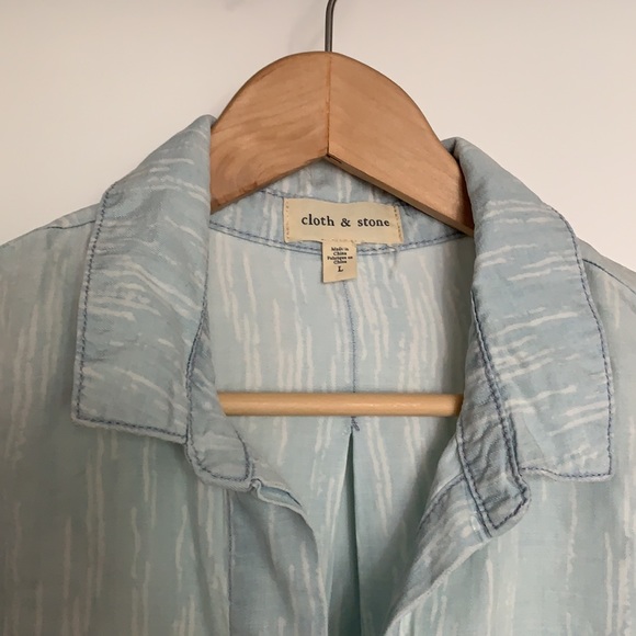 Cloth & Stone Split-Back Buttondown - Picture 5 of 10
